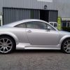 Audi-TT-cinza-embaladeiras