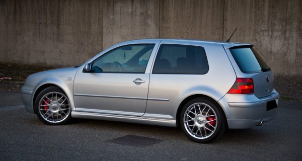 Volkswagen-Golf-IV-97-03-Embaladeiras-25-Anos