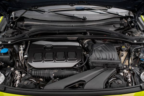 BMW 1 F40 Pack M / M135i - Carbon Fiber Engine Cover | CF-BM-1-40-M-EC2-245-P | Produto Maxton Design distribuído por Unicartuning. BMW 1 F40 Pack M / M135i - Carbon Fiber Engine Cover | CF-BM-1-40-M-EC2-245-P | Produto Maxton Design distribuído por Unicartuning.
