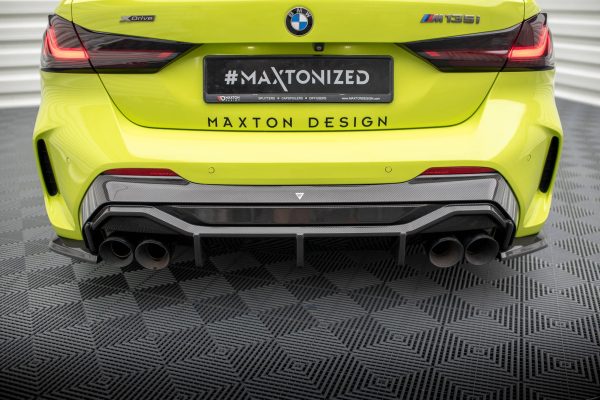 BMW 1 F40 M135i - Carbon Fiber Difusor traseiro V.1 | CF-BM-1-40-M-RS1OO_OO-245-P | Produto Maxton Design distribuído por Unicartuning. BMW 1 F40 M135i - Carbon Fiber Difusor traseiro V.1 | CF-BM-1-40-M-RS1OO_OO-245-P | Produto Maxton Design distribuído por Unicartuning.