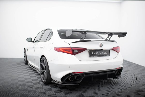 Alfa Romeo Giulia Quadrifoglio - Aileron traseiro em carbono | CF-AL-GI-1-QV-INT-245-P | Produto Maxton Design distribuído por Unicartuning. Alfa Romeo Giulia Quadrifoglio - Aileron traseiro em carbono | CF-AL-GI-1-QV-INT-245-P | Produto Maxton Design distribuído por Unicartuning.