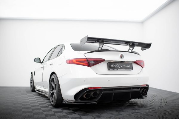 Alfa Romeo Giulia Quadrifoglio - Aileron traseiro em carbono | CF-AL-GI-1-QV-INT-245-P | Produto Maxton Design distribuído por Unicartuning. Alfa Romeo Giulia Quadrifoglio - Aileron traseiro em carbono | CF-AL-GI-1-QV-INT-245-P | Produto Maxton Design distribuído por Unicartuning.
