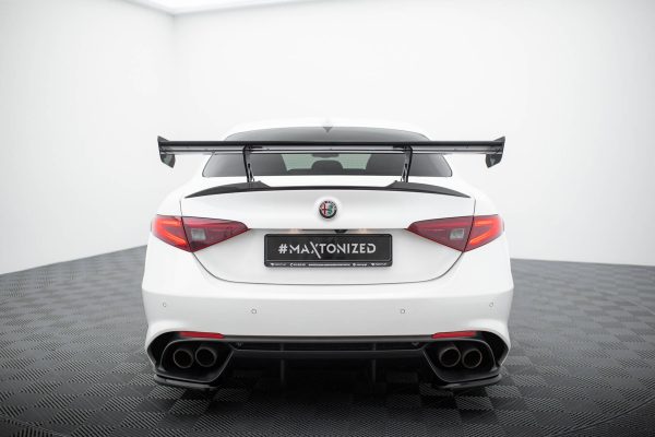 Alfa Romeo Giulia Quadrifoglio - Aileron traseiro em carbono | CF-AL-GI-1-QV-INT-245-P | Produto Maxton Design distribuído por Unicartuning. Alfa Romeo Giulia Quadrifoglio - Aileron traseiro em carbono | CF-AL-GI-1-QV-INT-245-P | Produto Maxton Design distribuído por Unicartuning.