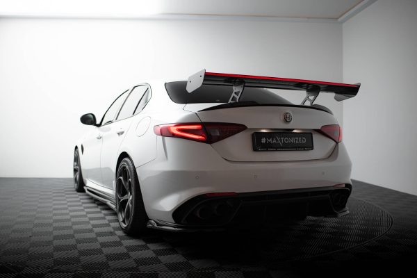 Audi A5 Coupé 8T - Aileron traseiro em carbono + LED | CF-AL-GI-1-QV-INT-245-P+LED | Produto Maxton Design distribuído por Unicartuning.