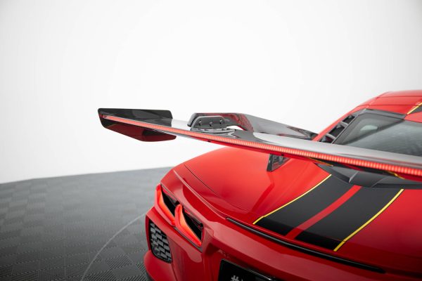 Dodge Challenger Mk3 - Aileron traseiro em carbono + LED | CF-CH-CO-C8-INT-245-P+LED | Produto Maxton Design distribuído por Unicartuning.