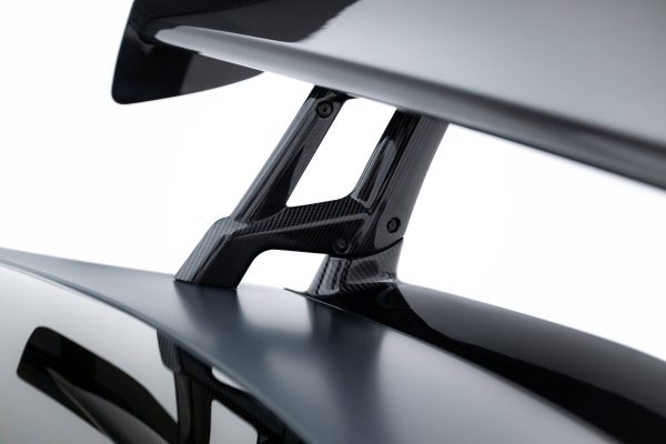 Mercedes-Benz CLA Coupé C118 / C118 (facelift) - Aileron traseiro em carbono + LED | CF-ME-AMG-GTR-1F-WING4-245-P+LED | Produto Maxton Design distribuído por Unicartuning.