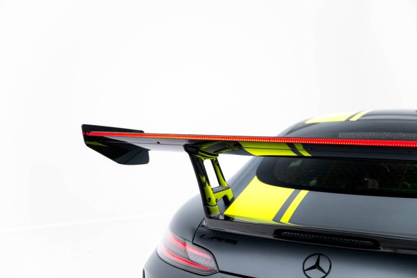 Mercedes-Benz CLA Coupé C118 / C118 (facelift) - Aileron traseiro em carbono + LED | CF-ME-AMG-GTR-1F-WING4-245-P+LED | Produto Maxton Design distribuído por Unicartuning.