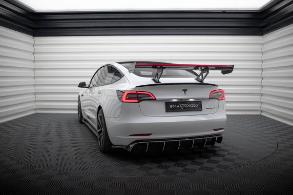 Tesla Model 3 - Aileron traseiro em carbono + LED | CF-TE-MODEL3-1-245-P+LED | Produto Maxton Design distribuído por Unicartuning.
