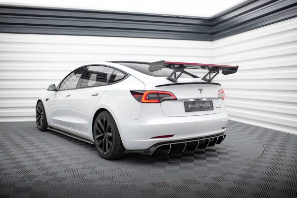 Tesla Model 3 - Aileron traseiro em carbono + LED | CF-TE-MODEL3-1-245-P+LED | Produto Maxton Design distribuído por Unicartuning.