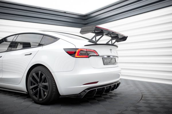 Tesla Model 3 - Aileron traseiro em carbono + LED | CF-TE-MODEL3-1-245-P+LED | Produto Maxton Design distribuído por Unicartuning.