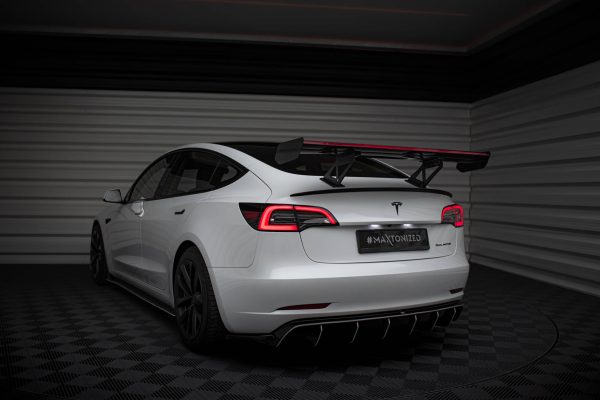Tesla Model 3 - Aileron traseiro em carbono + LED
