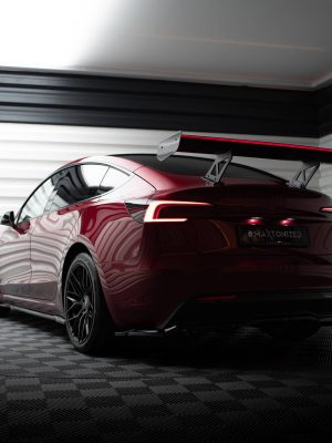 Tesla Model 3 - Aileron traseiro em carbono + LED | CF-TE-MODEL3-1-245-P+LED | Produto Maxton Design distribuído por Unicartuning.