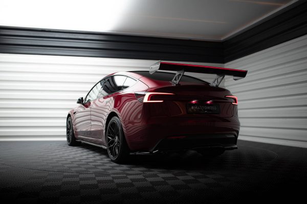 Tesla Model 3 - Aileron traseiro em carbono + LED | CF-TE-MODEL3-1-245-P+LED | Produto Maxton Design distribuído por Unicartuning.