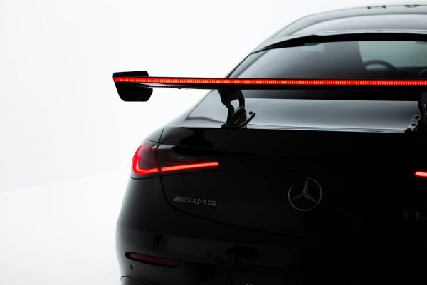 Mercedes-Benz CLE AMG-line C236 - Aileron traseiro em carbono V.1 + LED | CF-ME-CLE-236-WING5-245-P-1+LED | Produto Maxton Design distribuído por Unicartuning.