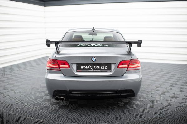 BMW 3 / M3 Coupé E92 - Aileron traseiro em carbono | CF-BM-3-92-WING5-EXT-245-P | Produto Maxton Design distribuído por Unicartuning. BMW 3 / M3 Coupé E92 - Aileron traseiro em carbono | CF-BM-3-92-WING5-EXT-245-P | Produto Maxton Design distribuído por Unicartuning.