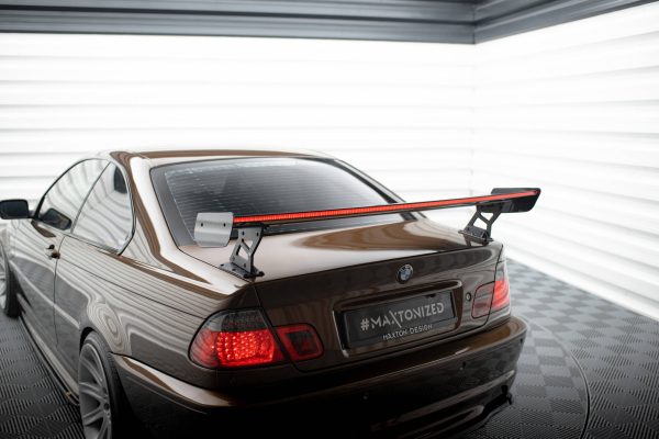 BMW 3 Coupé E46 - Aileron traseiro em carbono com suportes + LED | CF-BM-3-46-C-WING5-EXT-245-P+LED | Produto Maxton Design distribuído por Unicartuning. BMW 3 Coupé E46 - Aileron traseiro em carbono com suportes + LED | CF-BM-3-46-C-WING5-EXT-245-P+LED | Produto Maxton Design distribuído por Unicartuning.