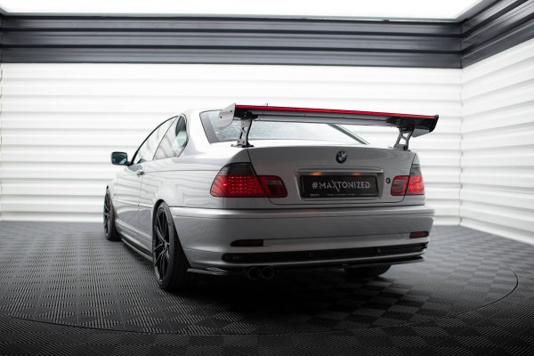 BMW 3 Coupé E46 - Aileron traseiro em carbono com suportes + LED | CF-BM-3-46-C-WING5-EXT-245-P+LED | Produto Maxton Design distribuído por Unicartuning. BMW 3 Coupé E46 - Aileron traseiro em carbono com suportes + LED | CF-BM-3-46-C-WING5-EXT-245-P+LED | Produto Maxton Design distribuído por Unicartuning.