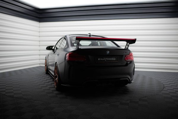 BMW M2 F87 / 2 / 2 Pack M F22 - Aileron traseiro em carbono com suportes + LED | CF-BM-M2-F87-WING5-EXT-245-P+LED | Produto Maxton Design distribuído por Unicartuning. BMW M2 F87 / 2 / 2 Pack M F22 - Aileron traseiro em carbono com suportes + LED | CF-BM-M2-F87-WING5-EXT-245-P+LED | Produto Maxton Design distribuído por Unicartuning.