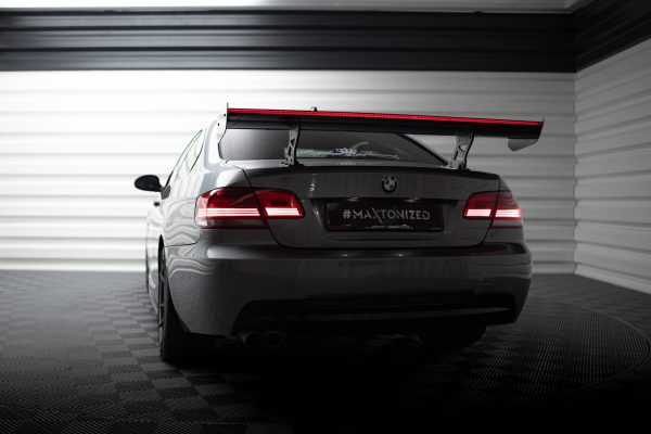 BMW M3 G80 / M340i G20 / 3 Pack M G20 / 3 Standard G20 - Aileron traseiro em carbono com suportes + LED | CF-BM-3-92-WING5-INT-245-P+LED | Produto Maxton Design distribuído por Unicartuning.