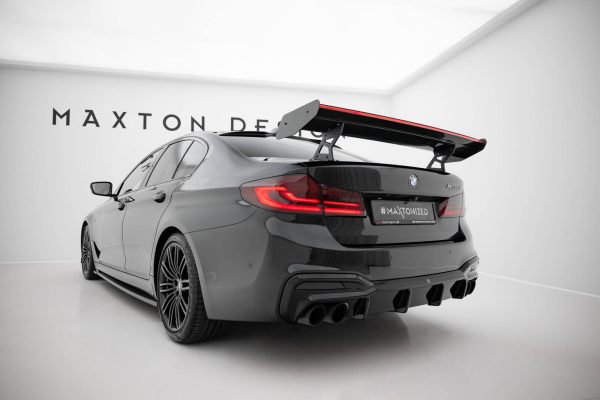BMW 5 / M5 Sedan G30 / F90 - Aileron traseiro em carbono com suportes + LED | CF-BM-5-G30-MPACK-WING5-INT-245-P+LED | Produto Maxton Design distribuído por Unicartuning. BMW 5 / M5 Sedan G30 / F90 - Aileron traseiro em carbono com suportes + LED | CF-BM-5-G30-MPACK-WING5-INT-245-P+LED | Produto Maxton Design distribuído por Unicartuning.