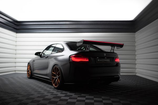 BMW M2 G87 - Aileron traseiro em carbono com suportes + LED | CF-BM-M2-F87-WING5-INT-245-P+LED | Produto Maxton Design distribuído por Unicartuning.
