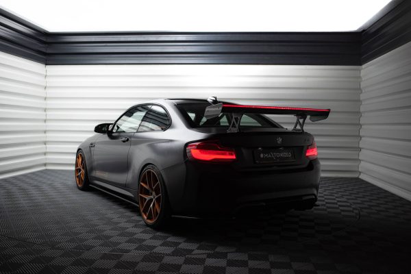 BMW M2 G87 - Aileron traseiro em carbono com suportes + LED | CF-BM-M2-F87-WING5-INT-245-P+LED | Produto Maxton Design distribuído por Unicartuning.