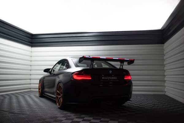 BMW M2 G87 - Aileron traseiro em carbono com suportes + LED | CF-BM-M2-F87-WING5-INT-245-P+LED | Produto Maxton Design distribuído por Unicartuning.