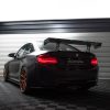 BMW M2 G87 - Aileron traseiro em carbono com suportes + LED | CF-BM-M2-F87-WING5-INT-245-P+LED | Produto Maxton Design distribuído por Unicartuning.