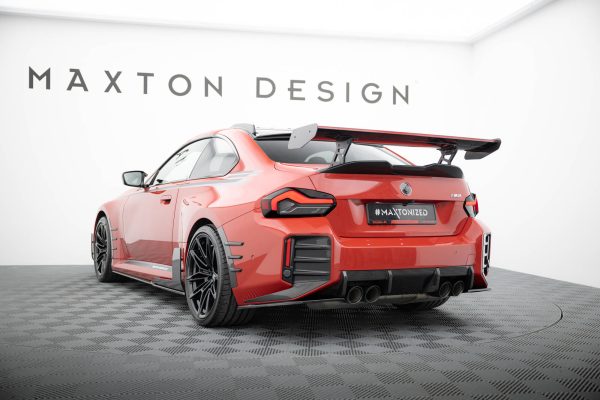 BMW M2 G87 - Aileron traseiro em carbono com suportes + LED | CF-BM-M2-G87-WING5-INT-245-P+LED | Produto Maxton Design distribuído por Unicartuning. BMW M2 G87 - Aileron traseiro em carbono com suportes + LED | CF-BM-M2-G87-WING5-INT-245-P+LED | Produto Maxton Design distribuído por Unicartuning.