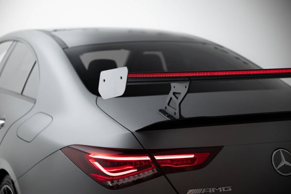 Mercedes-Benz CLA Coupé C118 / C118 (facelift) - Aileron traseiro em carbono com suportes + LED | CF-ME-CLA-118-WING5-INT-245-P+LED | Produto Maxton Design distribuído por Unicartuning.