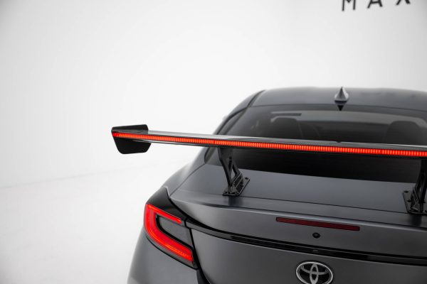 Toyota GR86 / Subaru BRZ Mk2 - Aileron traseiro em carbono com suportes + LED | CF-TO-GR86-1-WING5-INT-245-P-2+LED | Produto Maxton Design distribuído por Unicartuning.