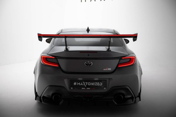 Toyota GR86 / Subaru BRZ Mk2 - Aileron traseiro em carbono com suportes + LED | CF-TO-GR86-1-WING5-INT-245-P-2+LED | Produto Maxton Design distribuído por Unicartuning.