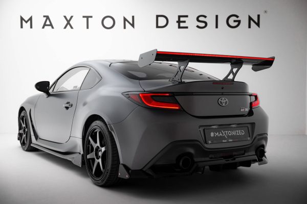 Toyota GR86 / Subaru BRZ Mk2 - Aileron traseiro em carbono com suportes + LED | CF-TO-GR86-1-WING5-INT-245-P-2+LED | Produto Maxton Design distribuído por Unicartuning.