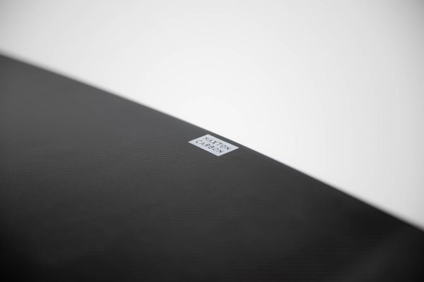 Mercedes-Benz CLA Coupé C118 / C118 (facelift) - Aileron traseiro em carbono com suportes | CF-ME-CLA-118-WING5-INT-245-P | Produto Maxton Design distribuído por Unicartuning.