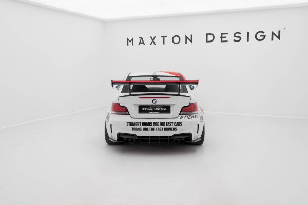 BMW 1 M E82 - Aileron traseiro em carbono com suportes V.1 + LED | CF-BM-1-82-M-WING5-INT-245-P-1+LED | Produto Maxton Design distribuído por Unicartuning.