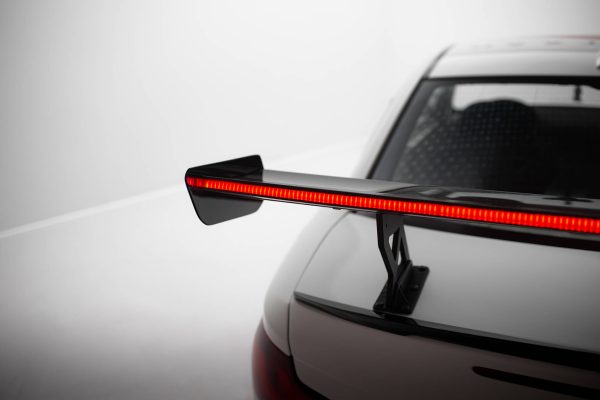 BMW 1 M E82 - Aileron traseiro em carbono com suportes V.1 + LED | CF-BM-1-82-M-WING5-INT-245-P-1+LED | Produto Maxton Design distribuído por Unicartuning.