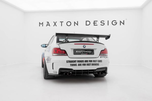 BMW 1 M E82 - Aileron traseiro em carbono com suportes V.2 | CF-BM-1-82-M-WING5-INT-245-P-2 | Produto Maxton Design distribuído por Unicartuning. BMW 1 M E82 - Aileron traseiro em carbono com suportes V.2 | CF-BM-1-82-M-WING5-INT-245-P-2 | Produto Maxton Design distribuído por Unicartuning.