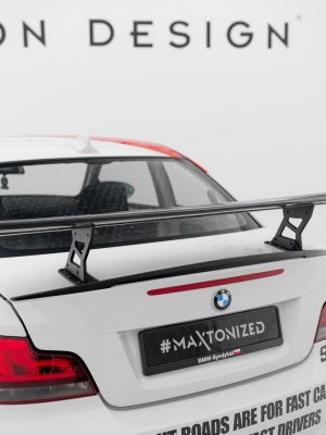 BMW 1 M E82 - Aileron traseiro em carbono com suportes V.2 | CF-BM-1-82-M-WING5-INT-245-P-2 | Produto Maxton Design distribuído por Unicartuning. BMW 1 M E82 - Aileron traseiro em carbono com suportes V.2 | CF-BM-1-82-M-WING5-INT-245-P-2 | Produto Maxton Design distribuído por Unicartuning.