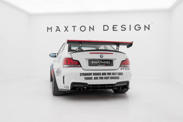 BMW 1 M E82 - Aileron traseiro em carbono com suportes V.2 + LED | CF-BM-1-82-M-WING5-INT-245-P-2+LED | Produto Maxton Design distribuído por Unicartuning. BMW 1 M E82 - Aileron traseiro em carbono com suportes V.2 + LED | CF-BM-1-82-M-WING5-INT-245-P-2+LED | Produto Maxton Design distribuído por Unicartuning.