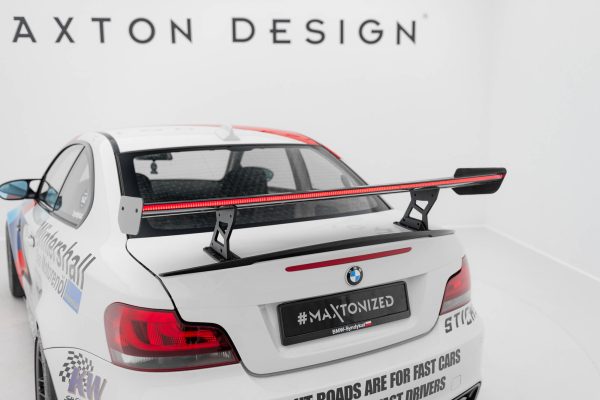 BMW 1 M E82 - Aileron traseiro em carbono com suportes V.2 + LED | CF-BM-1-82-M-WING5-INT-245-P-2+LED | Produto Maxton Design distribuído por Unicartuning. BMW 1 M E82 - Aileron traseiro em carbono com suportes V.2 + LED | CF-BM-1-82-M-WING5-INT-245-P-2+LED | Produto Maxton Design distribuído por Unicartuning.