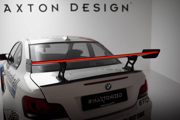 BMW 1 M E82 - Aileron traseiro em carbono com suportes V.2 + LED | CF-BM-1-82-M-WING5-INT-245-P-2+LED | Produto Maxton Design distribuído por Unicartuning. BMW 1 M E82 - Aileron traseiro em carbono com suportes V.2 + LED | CF-BM-1-82-M-WING5-INT-245-P-2+LED | Produto Maxton Design distribuído por Unicartuning.
