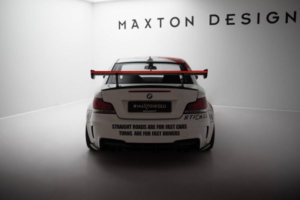 BMW 1 M E82 - Aileron traseiro em carbono com suportes V.2 + LED | CF-BM-1-82-M-WING5-INT-245-P-2+LED | Produto Maxton Design distribuído por Unicartuning. BMW 1 M E82 - Aileron traseiro em carbono com suportes V.2 + LED | CF-BM-1-82-M-WING5-INT-245-P-2+LED | Produto Maxton Design distribuído por Unicartuning.