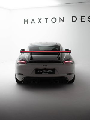 Porsche 718 Cayman 982c - Aileron traseiro em carbono com suportes V.2 + LED | CF-PO-CA-718-GTS-WING5-INT-245-P+LED-2 | Produto Maxton Design distribuído por Unicartuning. Porsche 718 Cayman 982c - Aileron traseiro em carbono com suportes V.2 + LED | CF-PO-CA-718-GTS-WING5-INT-245-P+LED-2 | Produto Maxton Design distribuído por Unicartuning.