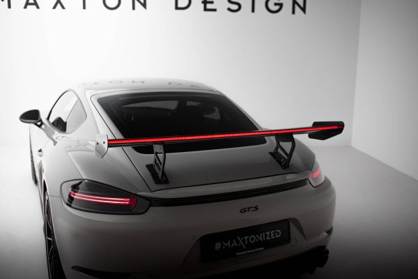 Porsche 718 Cayman 982c - Aileron traseiro em carbono com suportes V.2 + LED | CF-PO-CA-718-GTS-WING5-INT-245-P+LED-2 | Produto Maxton Design distribuído por Unicartuning.