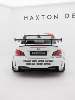 BMW 1 M E82 - Aileron traseiro em carbono | CF-BM-1-82-M-WING5-UPP-245-P | Produto Maxton Design distribuído por Unicartuning. BMW 1 M E82 - Aileron traseiro em carbono | CF-BM-1-82-M-WING5-UPP-245-P | Produto Maxton Design distribuído por Unicartuning.