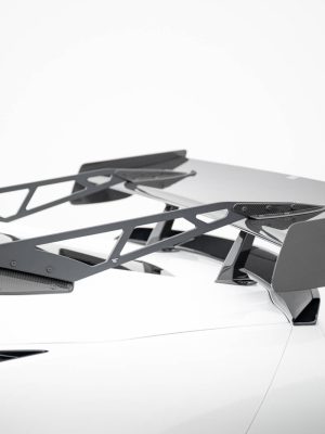 Chevrolet Corvette Stingray / Grand Sport C7 - Aileron traseiro em carbono | CF-CH-CO-C7-WING4-UPP-245-P | Produto Maxton Design distribuído por Unicartuning.