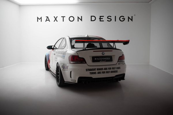 BMW 3 Coupé E46 - Aileron traseiro em carbono + LED | CF-BM-1-82-M-WING5-UPP-245-P+LED | Produto Maxton Design distribuído por Unicartuning. BMW 3 Coupé E46 - Aileron traseiro em carbono + LED | CF-BM-1-82-M-WING5-UPP-245-P+LED | Produto Maxton Design distribuído por Unicartuning.