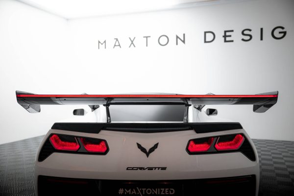Chevrolet Corvette Stingray / Grand Sport C7 - Aileron traseiro em carbono + LED | CF-CH-CO-C7-WING4-UPP-245-P+LED | Produto Maxton Design distribuído por Unicartuning.