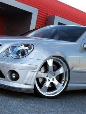 Mercedes-Benz C W203 < AMG 204 Look> - Lâmina frontal (pára-choques ME-C-203-AMG204-F1) | ME-C203-AMG204-FD1G | Produto Maxton Design distribuído por Unicartuning. Mercedes-Benz C W203 < AMG 204 Look> - Lâmina frontal (pára-choques ME-C-203-AMG204-F1) | ME-C203-AMG204-FD1G | Produto Maxton Design distribuído por Unicartuning.