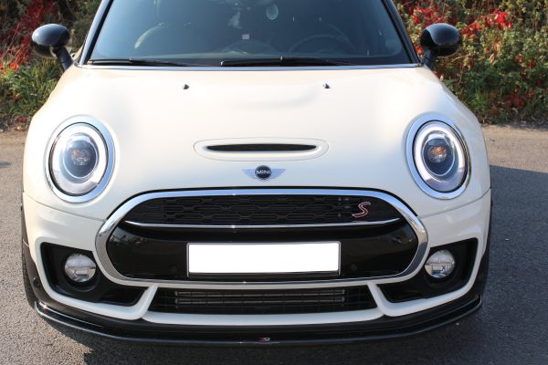 Mini Cooper Clubman John Cooper Works F54 (facelift) - Lâmina frontal V.1 | MC-CM-2-S-JCW-FD1G | Produto Maxton Design distribuído por Unicartuning. Mini Cooper Clubman John Cooper Works F54 (facelift) - Lâmina frontal V.1 | MC-CM-2-S-JCW-FD1G | Produto Maxton Design distribuído por Unicartuning.
